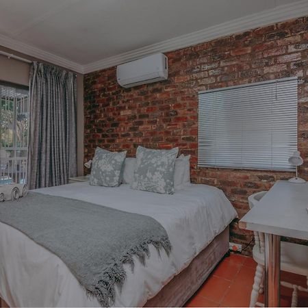 Cosy Cottages Guesthouse Потчефструм Екстериор снимка