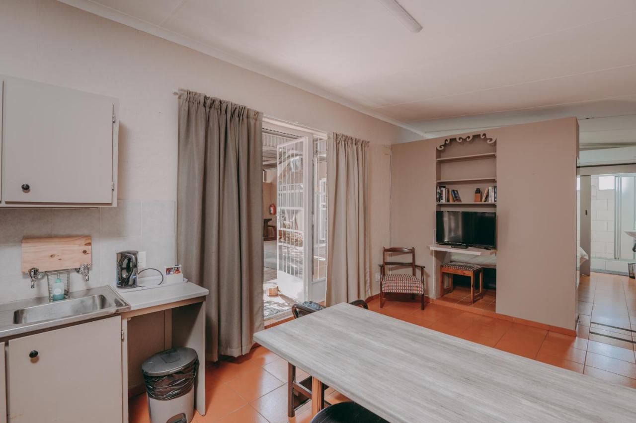 Cosy Cottages Guesthouse Потчефструм Екстериор снимка