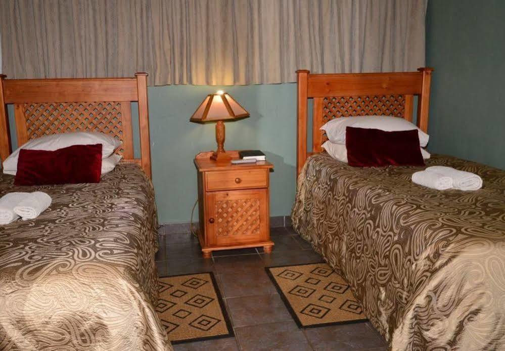 Cosy Cottages Guesthouse Потчефструм Екстериор снимка