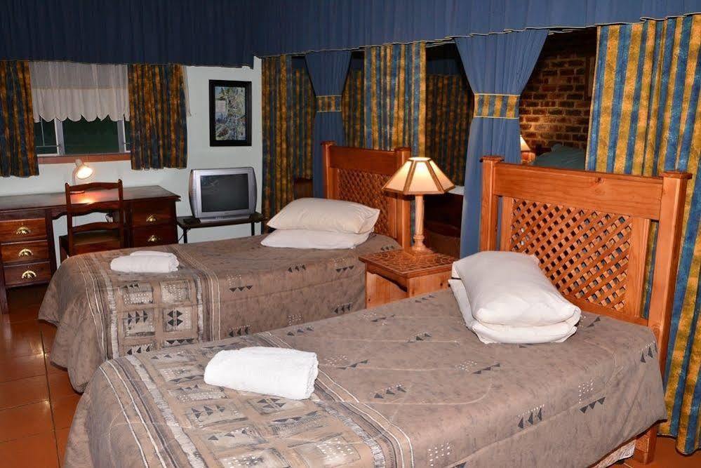Cosy Cottages Guesthouse Потчефструм Екстериор снимка